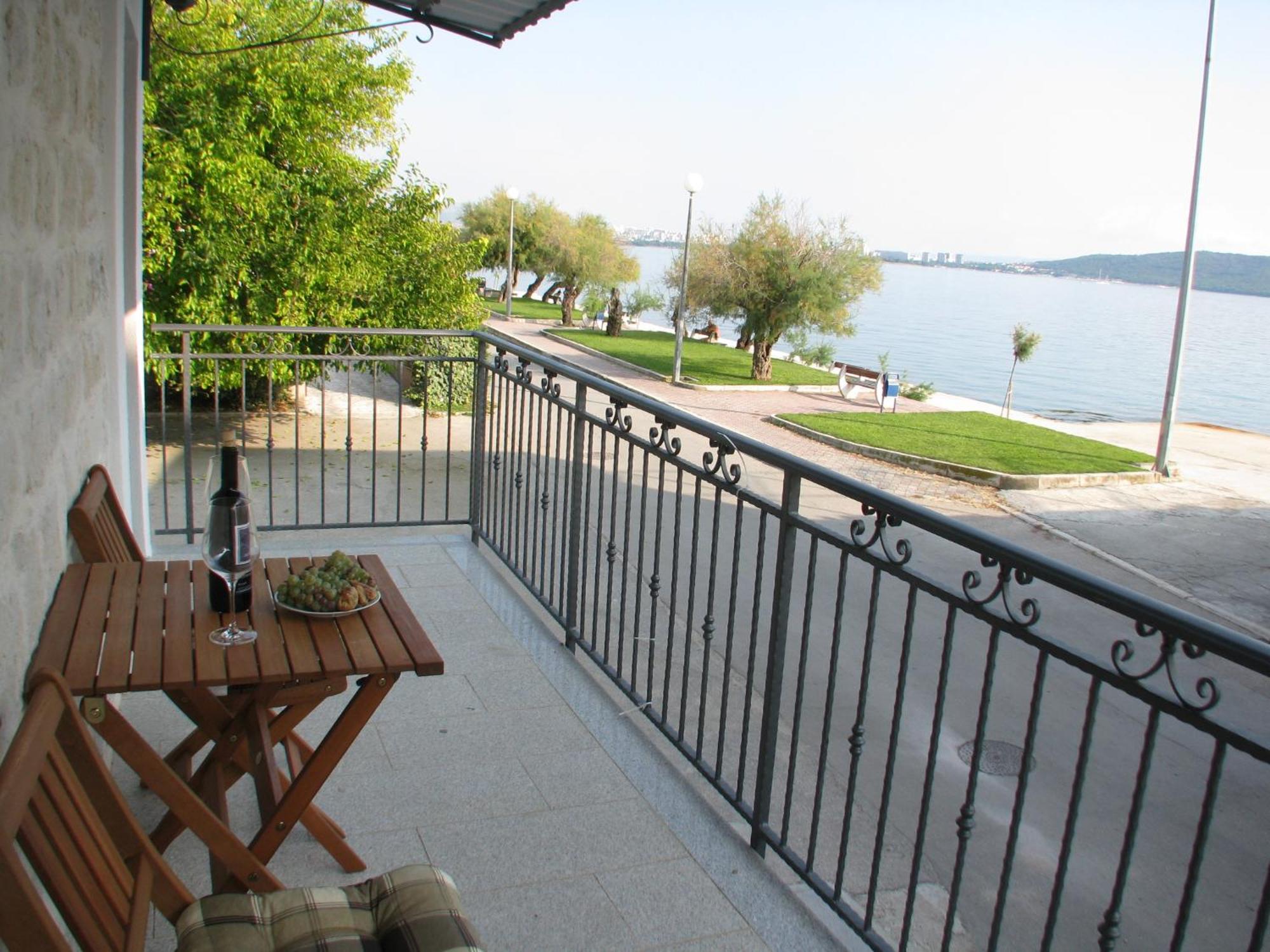 Apartment In Stone House On Seaside Kaštela Extérieur photo